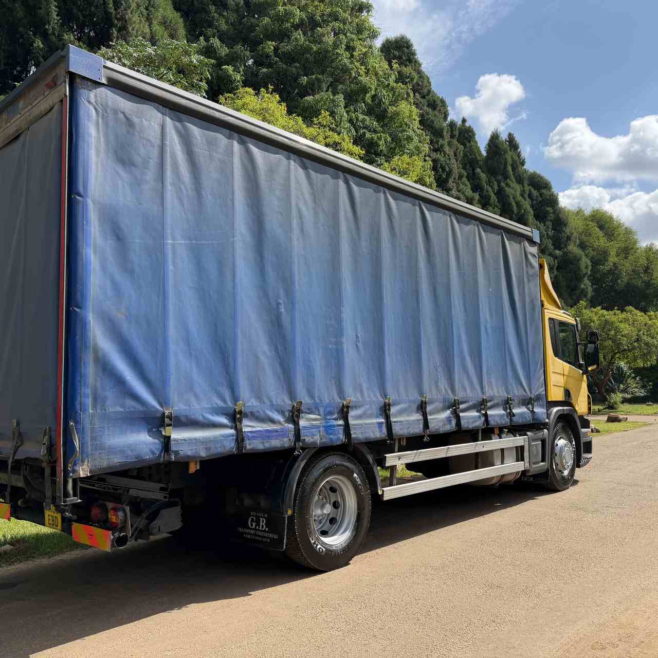 Scania P230 Curtain Side Truck