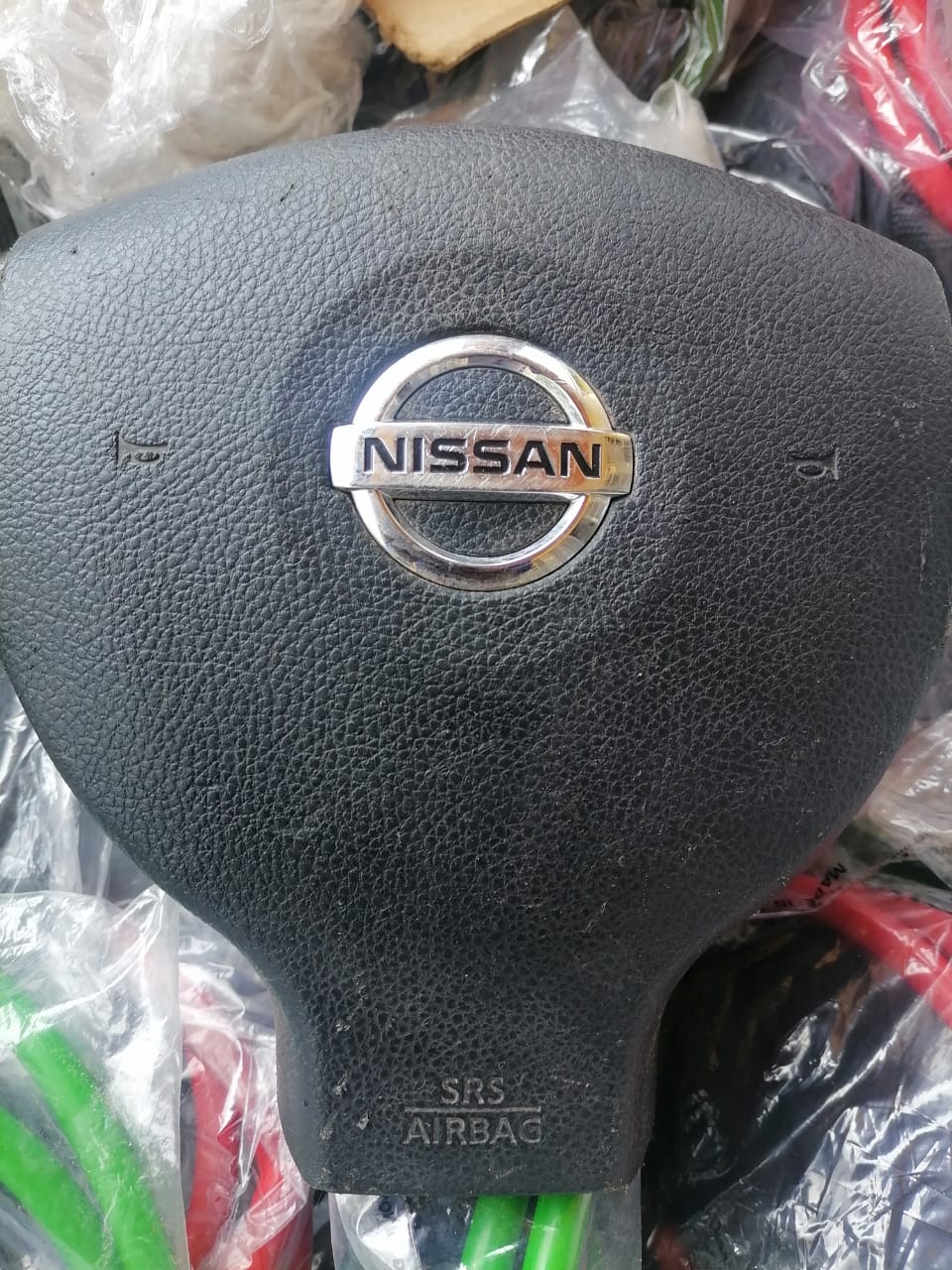 NISSAN HARDBODY NP300 STEERING AIRBAG FOR SALE  COMPLETE CLEAN PRELOVED AIRBAG